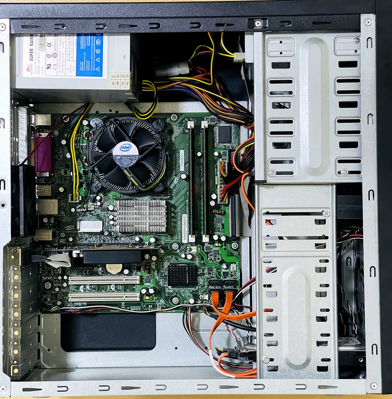 مُجدَّد إنتل 945/SSD 240 - HDD 320 - ذاكرة عشوائية 4 جيجابايت - وحدة معالجة رسومات GT 610 بسعة 2 جيجابايت - مع مبرد مزدوج لمجموعة الشرائح63254998589698114
