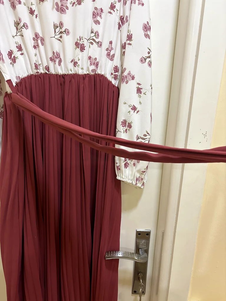 فستان طويل مطوي أنيق | مقاس حر | مناسب للحجم S-M | أسلوب خالد. من numberone bags63173144577025113