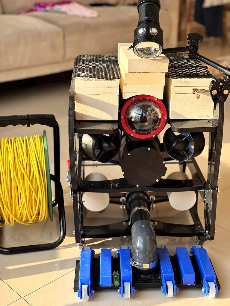 Underwater Drone63234612867458112