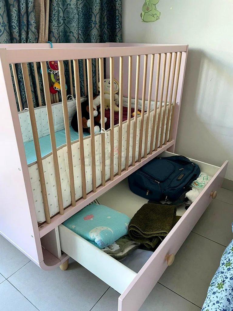 Charming Pink Baby Crib for Sale - Perfect for Your Little One!63206877556737113