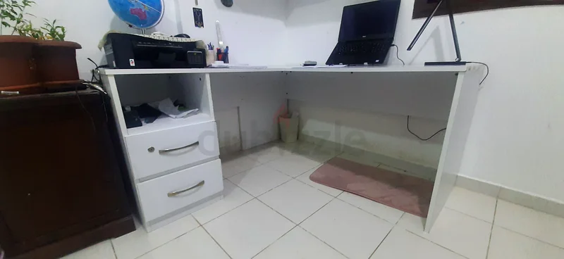 L-shaped desk at throwaway price63222347248643111