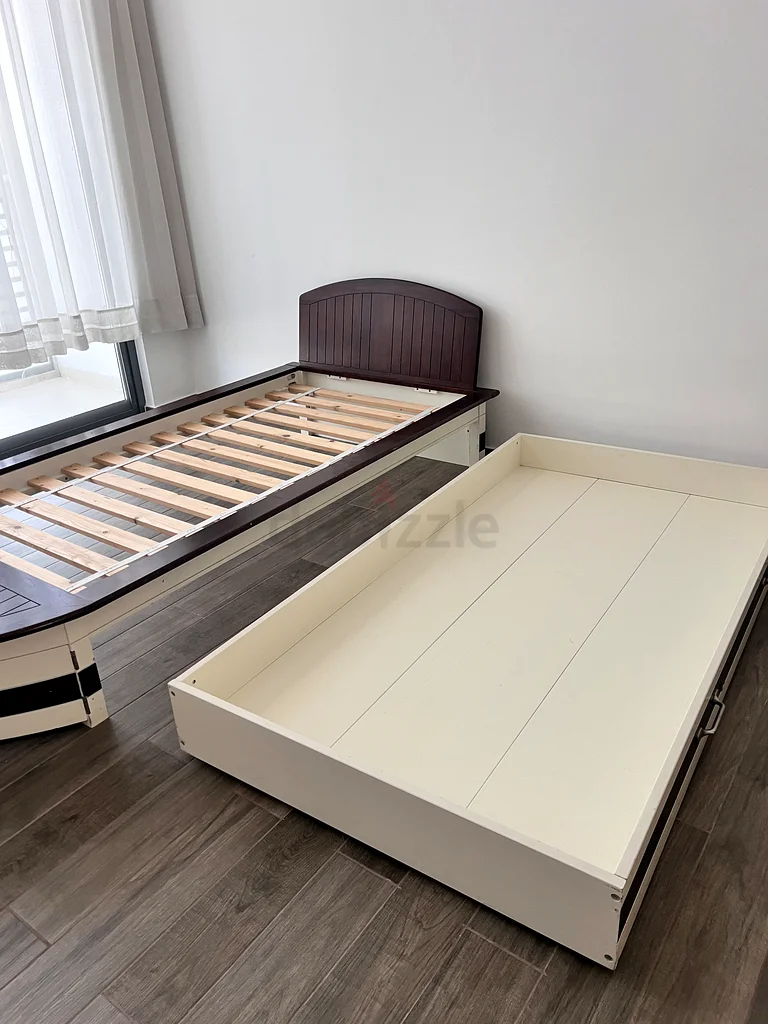 سرير قارب للأطفال من بوتري بارن مع درج تخزين / سرير إضافي63218313932417111
