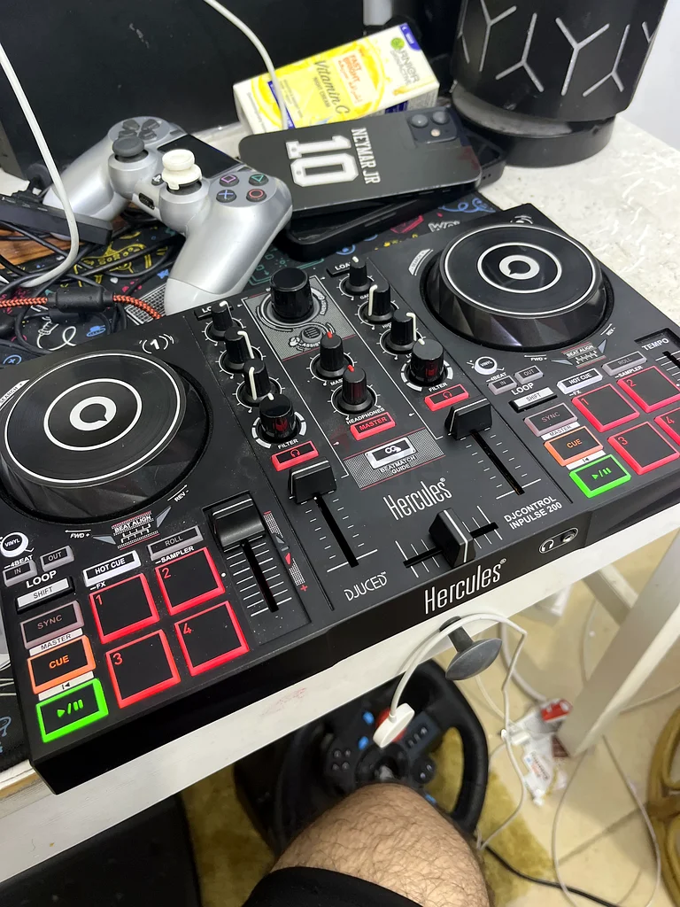 Hercules inpulse 200 Dj controller63233646079363113