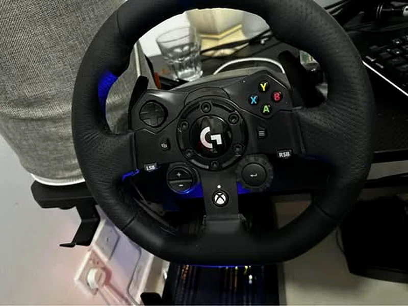 عجلة سباق Logitech G29 مع دعامات التحكم - عزز تجربة الألعاب الخاصة بك!63229687193857113