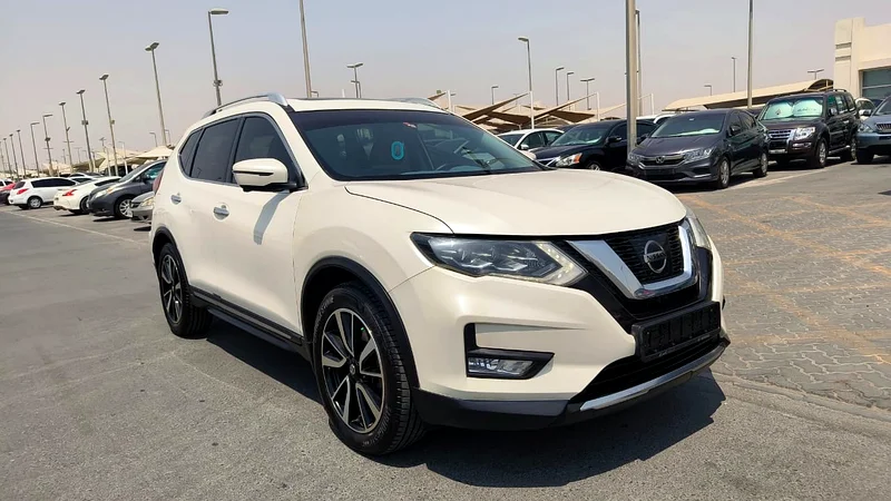Nissan x-trail SL gcc top option63150026079362112