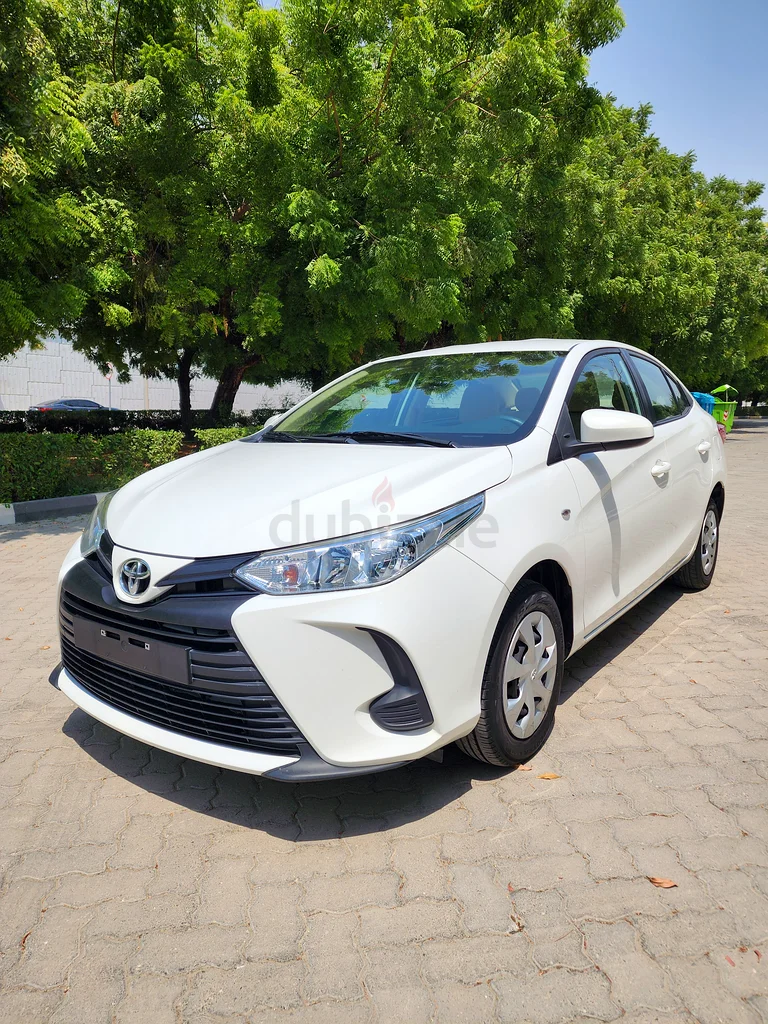 Toyota yaris 1.5 SE 2022 under warranty full service history accidents free63166631424643112