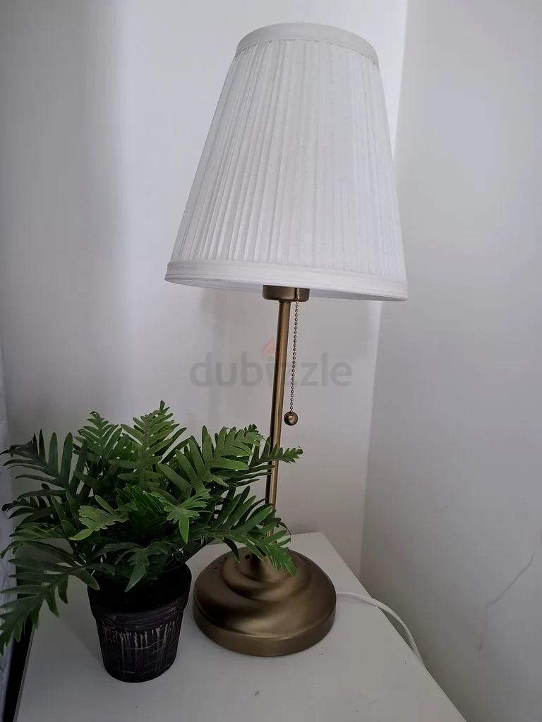 مصباح أرضي أنيق للوقوف لمساحتك المعيشية63179385632643113
