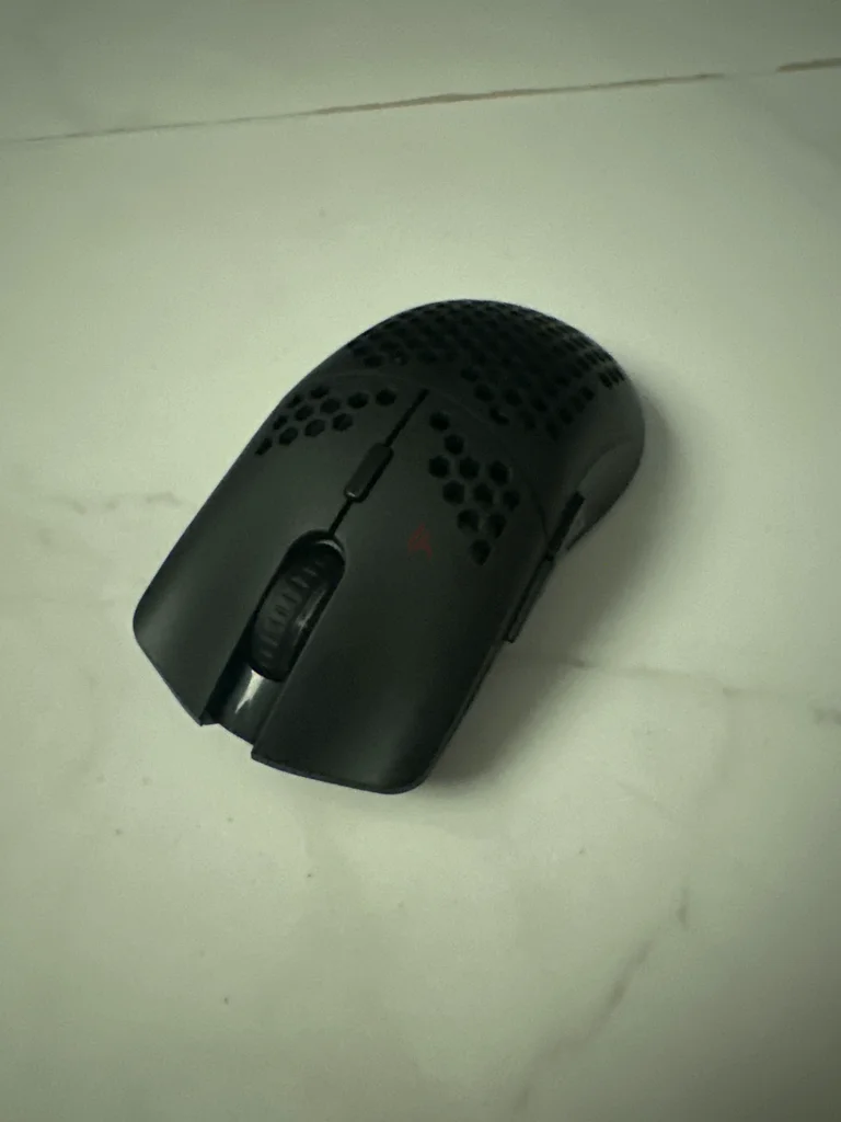 Gaming keyboard and wireless mouse63229687213186111