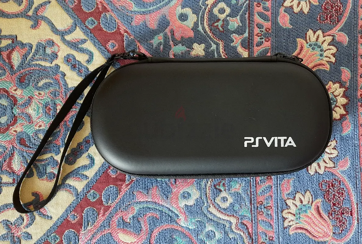 حقيبة PS Vita مستعملة بحالة جيدة