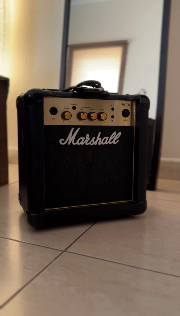 Compact Marshall MG10 Amplifier632272775943691126