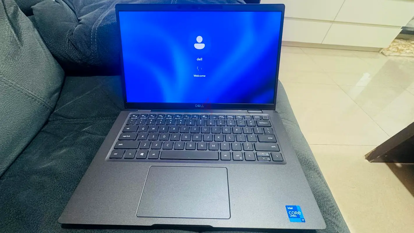 laptop63255527801218113