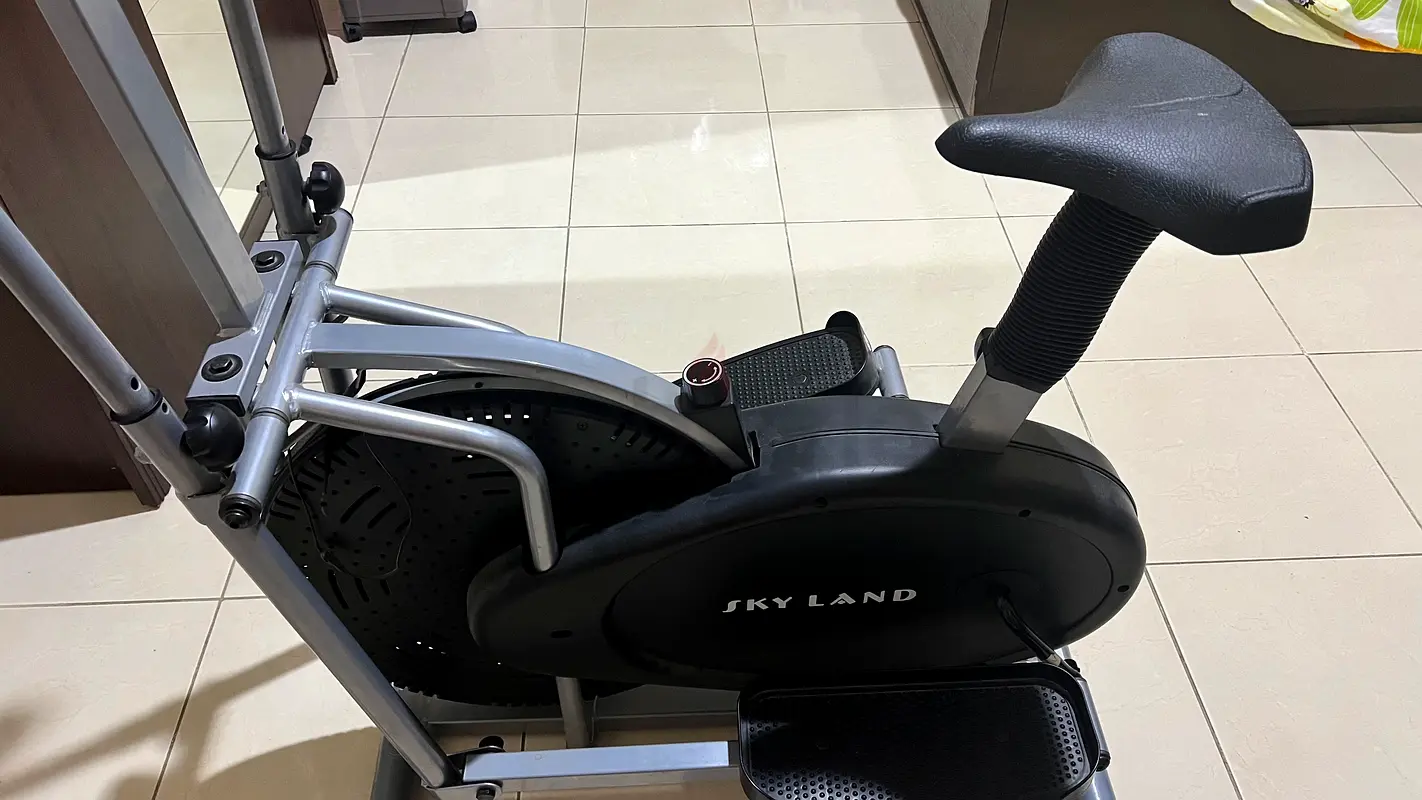 Unlock Your Fitness with the Sky Land Elliptical Machine!