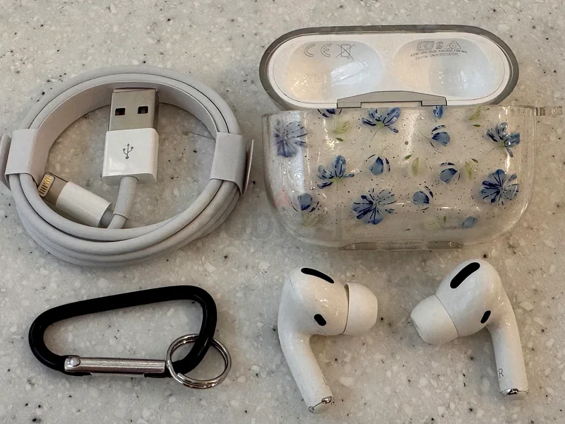 Apple AirPods Pro-1 مع علبة أنيقة وكابل شحن63177968073218112