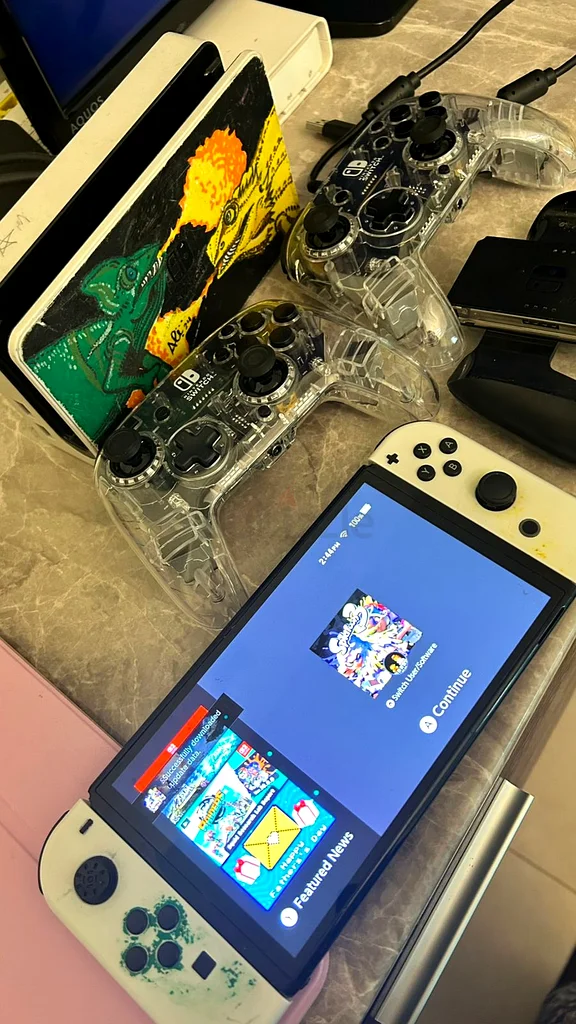 nintendo switch with controller and lots of games thats why it is 1,18963201164150018111