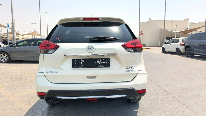 Nissan x-trail SL gcc top option63150026079362113