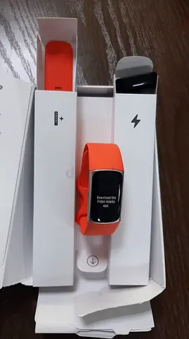 Fitbit Charge 6 (GA05184-NA) Coral / Champagne Gold Aluminum