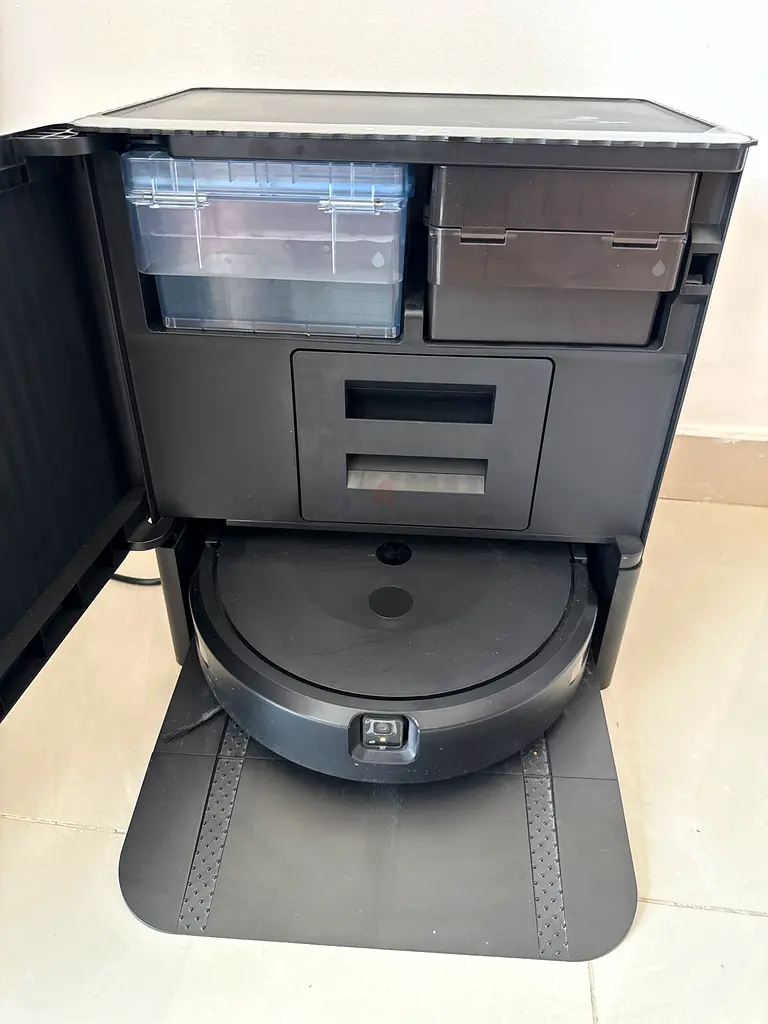 Robotic vacuum cleaner - iRobot63252940163202111