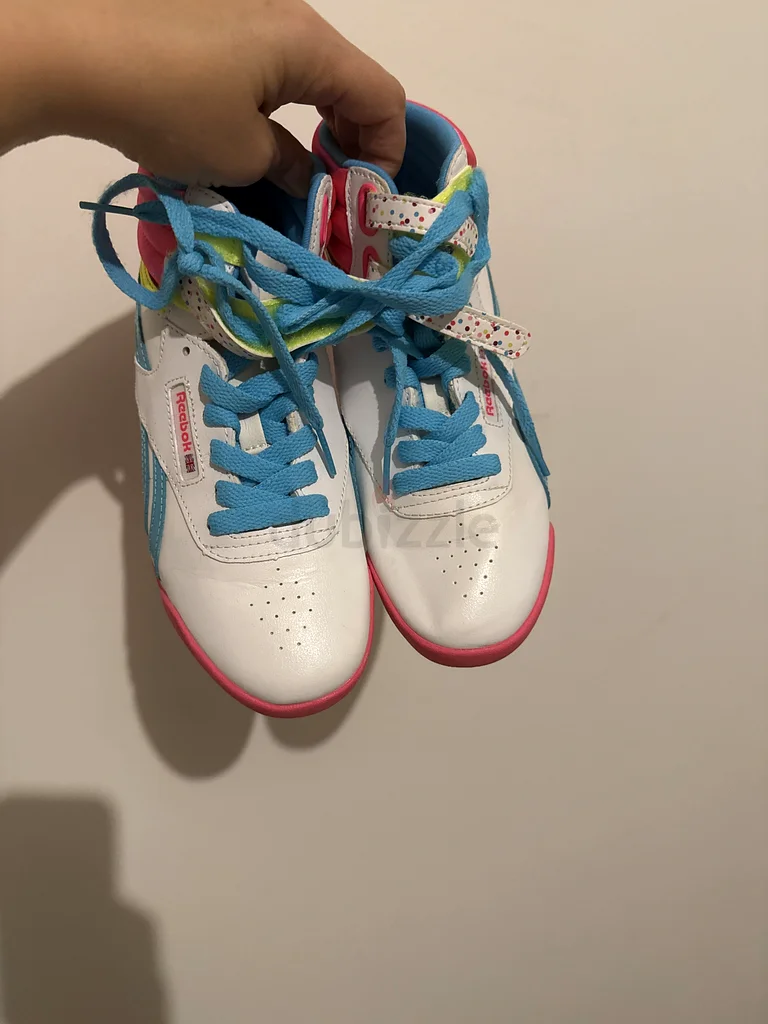 Stylish Reebok Kids High-Top Sneakers - Perfect for Little Feet!63172673286658111
