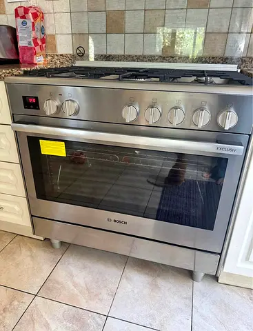Bosch Series 8, 90X60 cm Top Gas And Electric Oven Free Standing Cooker, HSB738357M