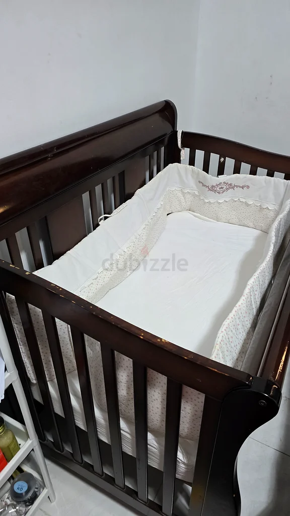سرير واقٍ من الخشب، وسرير المهد، وجميع المجموعات63195621358723111