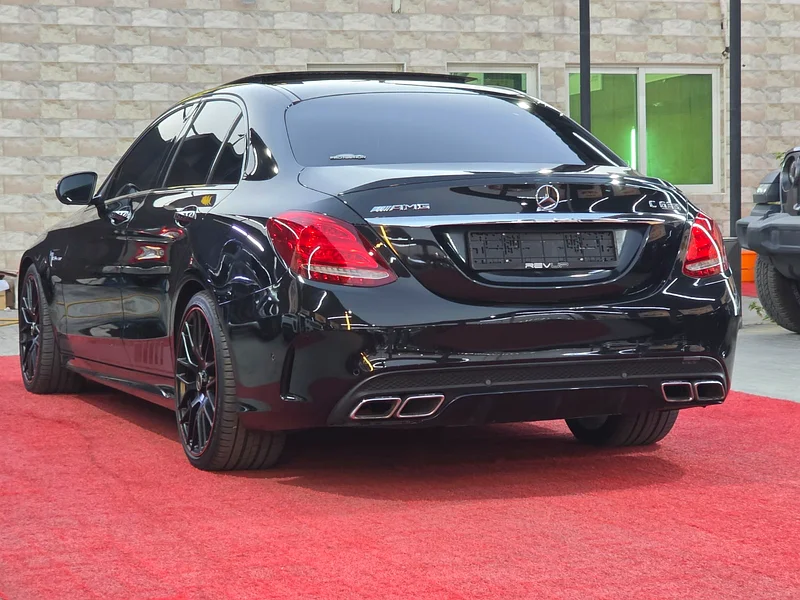 مرسيدس C63 S AMG
موديل : 2016
ممشى : 123000 كم
السعر : 135000 درهم 
V8 / 4.0 توين تيربو
مواصفات خليج63145339930498111