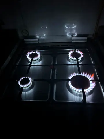 urgent sell, Westpoint Brand New 4 Burner Gas Cooker, Size 60 * 60 cm . moving out