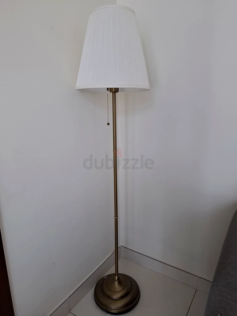 مصباح أرضي أنيق للوقوف لمساحتك المعيشية63179385632643111