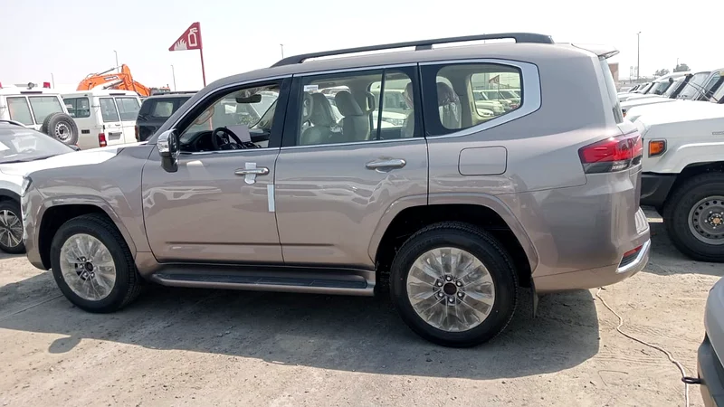 TOYOTA LAND CRUISER LC300 VX Plus 3.3L DIESEL AT MY202563158340561793111
