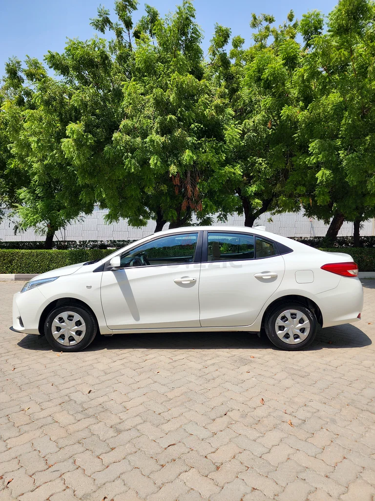 Toyota yaris 1.5 SE 2022 under warranty full service history accidents free63166631424643114