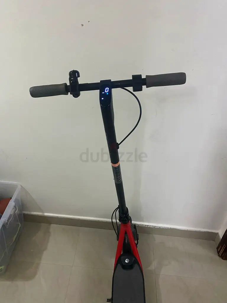 سكوتر كهربائي أنيق وعصري للبيع!