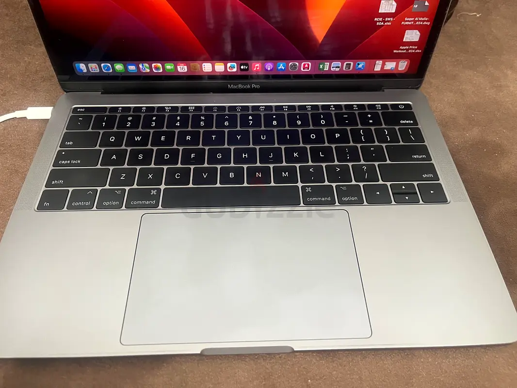 Apple MacBook Pro - Performance Meets Elegance!63255533628547112