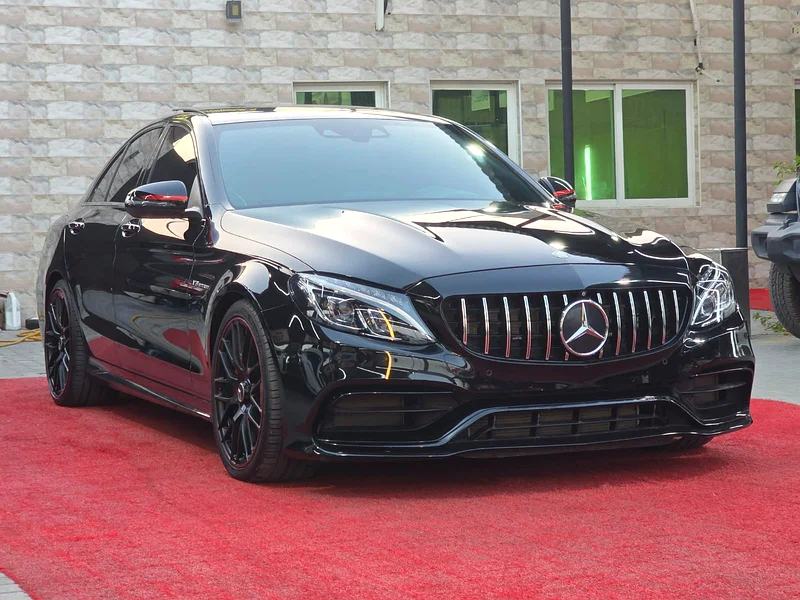 مرسيدس C63 S AMG
موديل : 2016
ممشى : 123000 كم
السعر : 135000 درهم 
V8 / 4.0 توين تيربو
مواصفات خليج63145339930498114