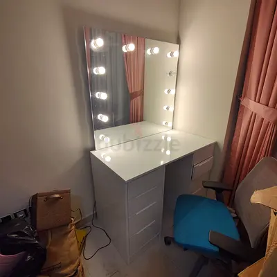 Stylish Hollywood Vanity Dressing Table with Lights