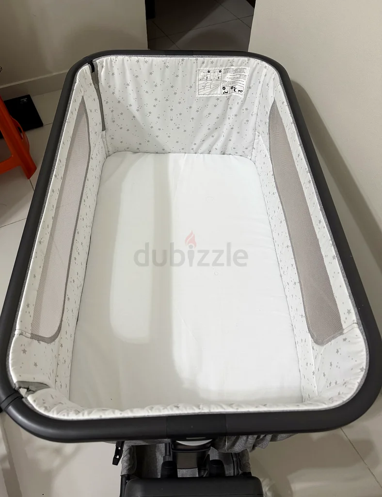 Giggles Zeus Auto Swing Bassinet63204862531458111