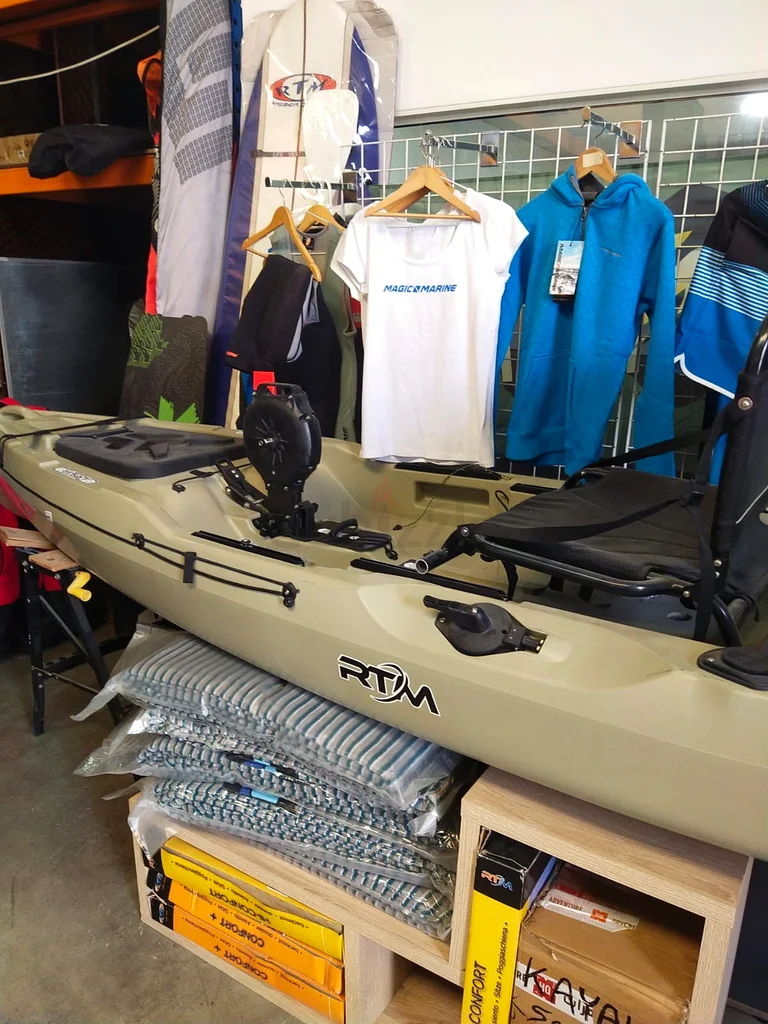 Pedal fishing kayak63235109967362112