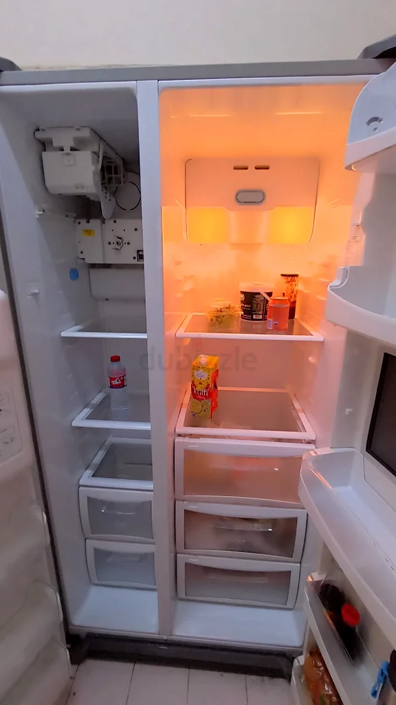 ثلاجة سامسونج أنيقة من نوع جنب إلى جنب63168998573953111