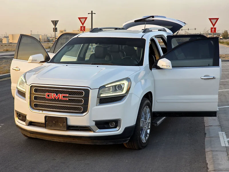 GMC ACADIA 2017 FULL OPTION PANORAMIC PERFECT CONDITION63174774984961113