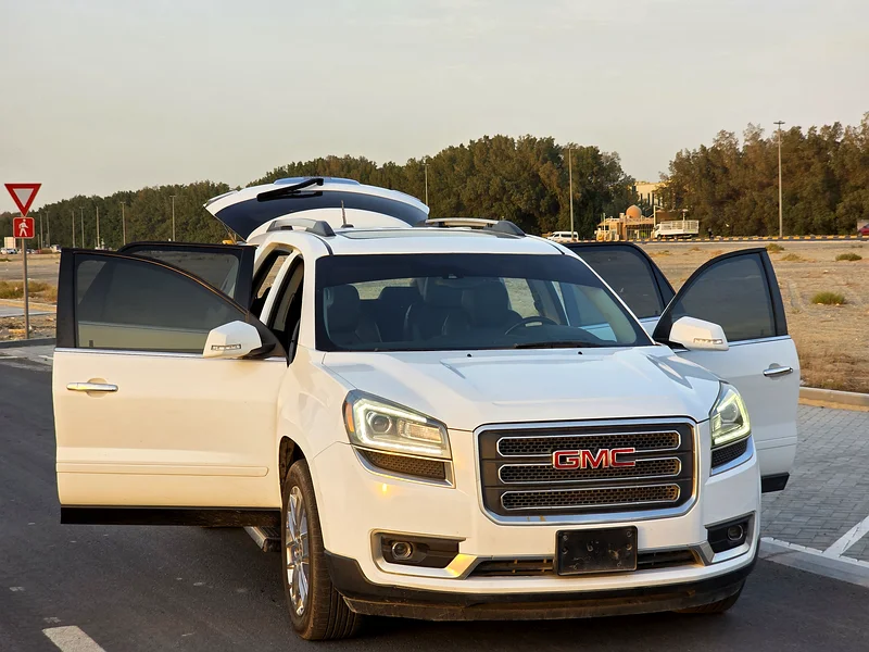 GMC ACADIA 2017 FULL OPTION PANORAMIC PERFECT CONDITION63174774984961114