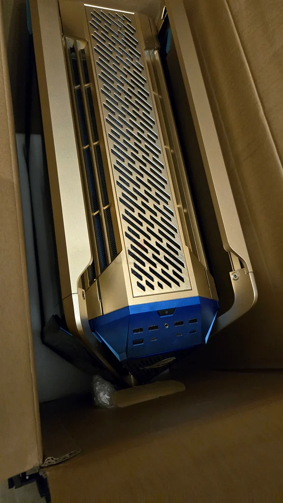 GPU + CASE ....Unleash the Power: ROG Astral GeForce RTX 5090 Dhahab Edition63262932325250114