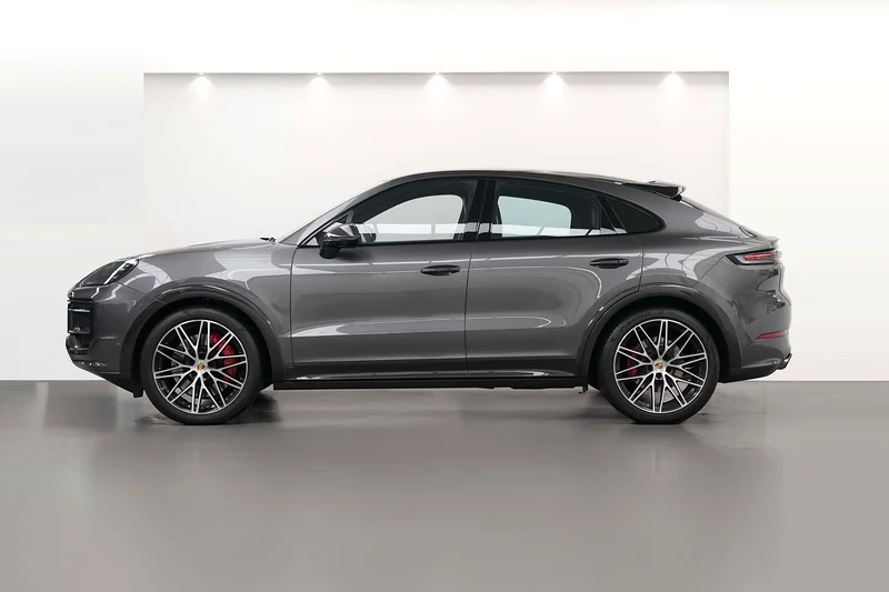 2024 PORSCHE CAYENNE S COUPE / GCC / CARBON FIBRE / SPORTS EXHAUST SYSTEM / BOSE / DEALER WARRANTY63168969500674111
