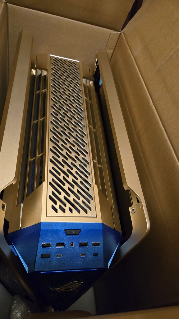 GPU + CASE ....Unleash the Power: ROG Astral GeForce RTX 5090 Dhahab Edition63262932325250112