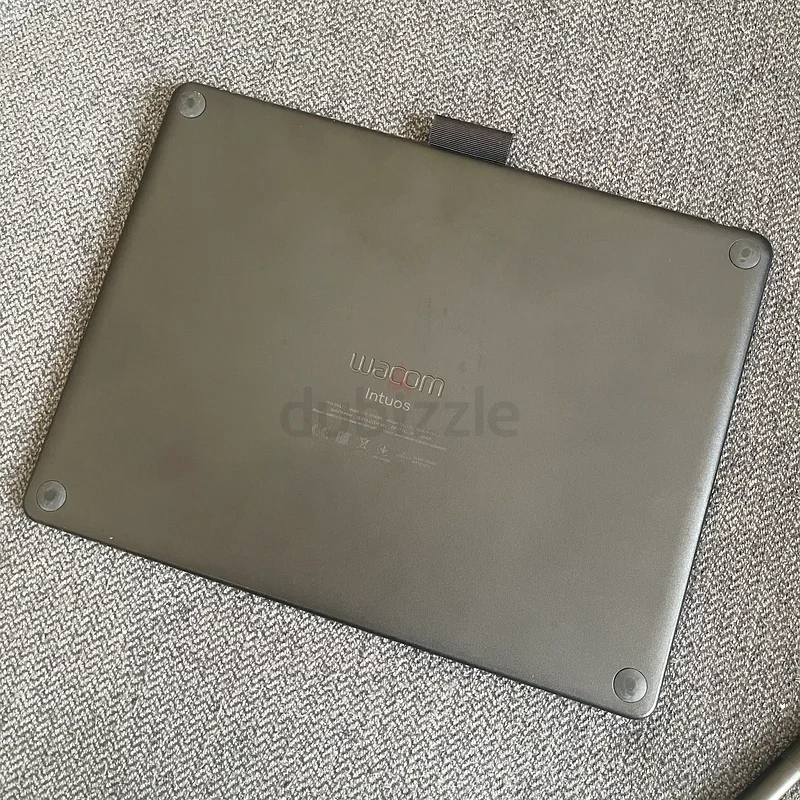 Wacom Graphics Drawing Tablet for Creative Artists (M)63256597708674114