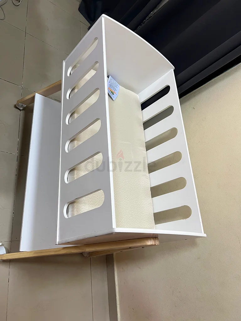 أراجيح بيضاء أنيقة للرضع متوفرة للبيع63206877604738113