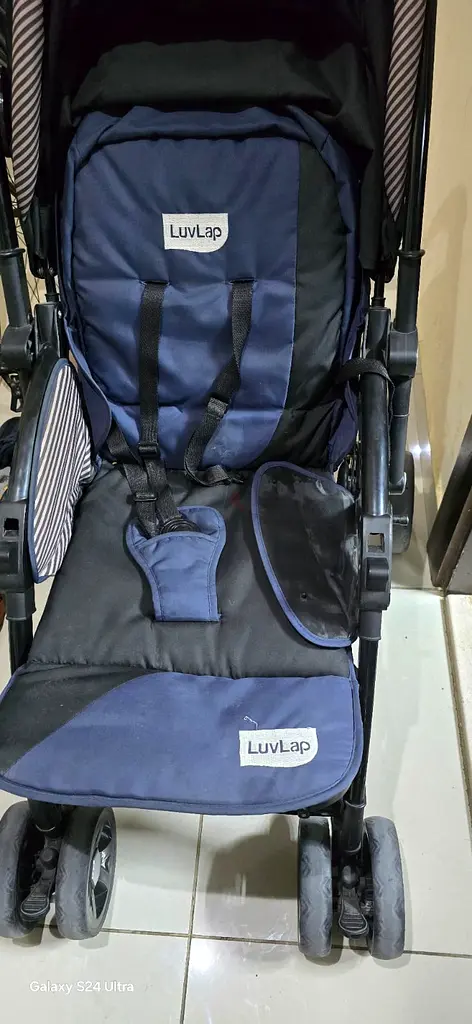 عربة أطفال بحالة جيدة، جاهزة للبيع