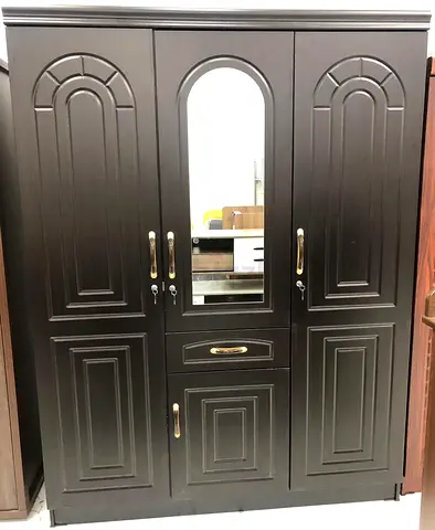 Elegant Wooden Wardrobe with Mirror - Perfect for Any Bedroom