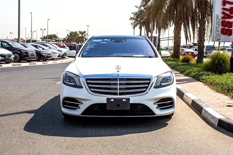 2019 - S560 AMG - خيارات كاملة - قيادة منخفضة - داخلي أسود - حالة ممتازة - فقط 57,000 كم63176168472321114