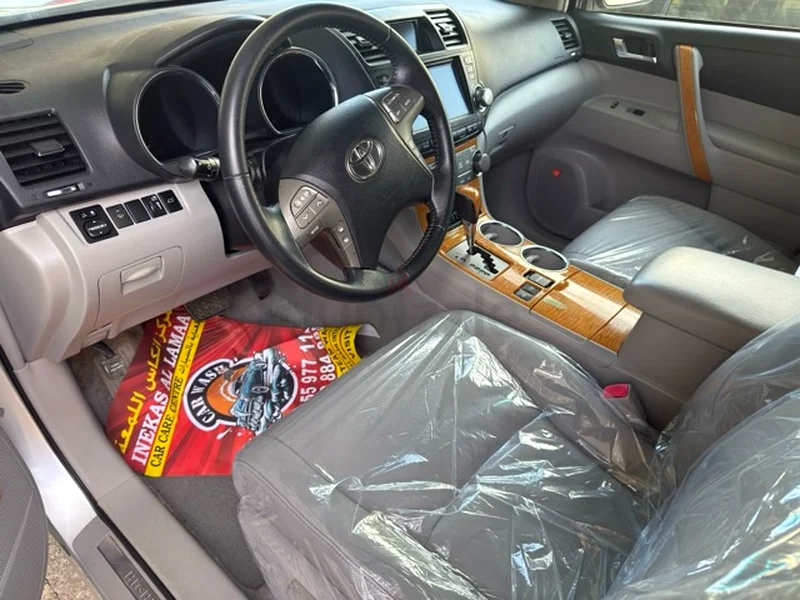 Toyota highlander hybrid full option63148168753281113