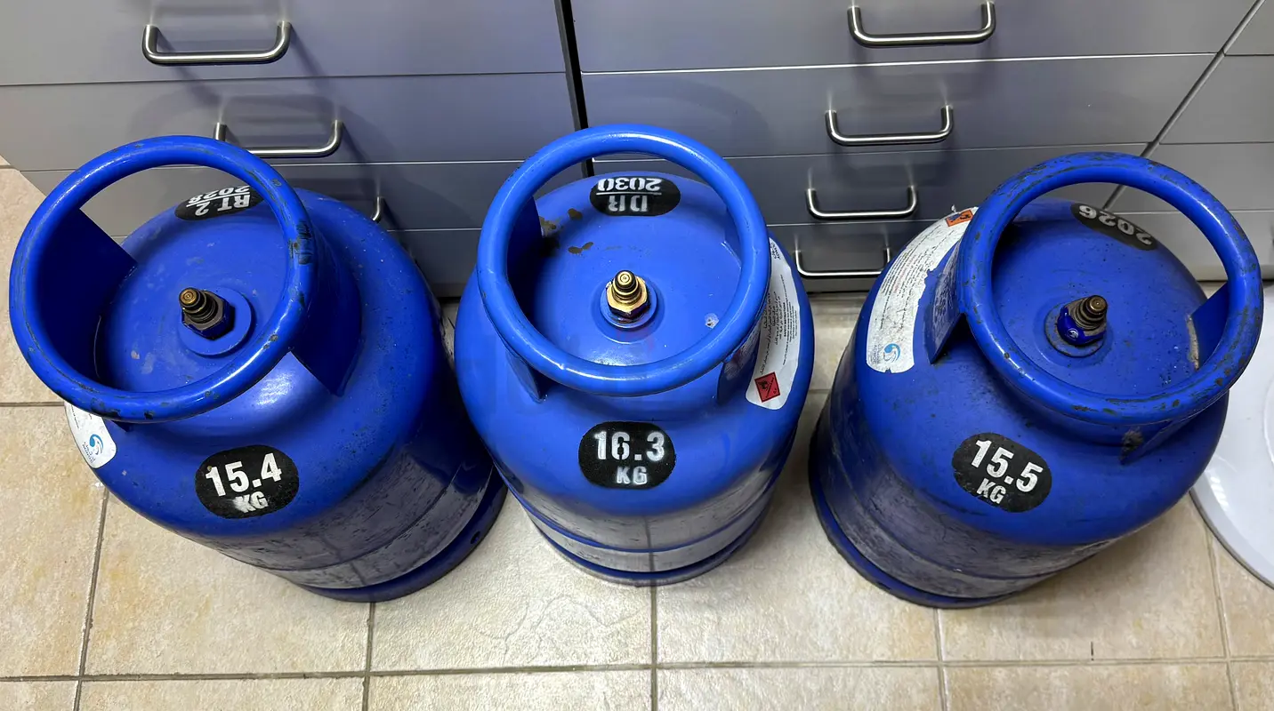 High-Quality Gas Cylinders for Sale! Single piece also available.