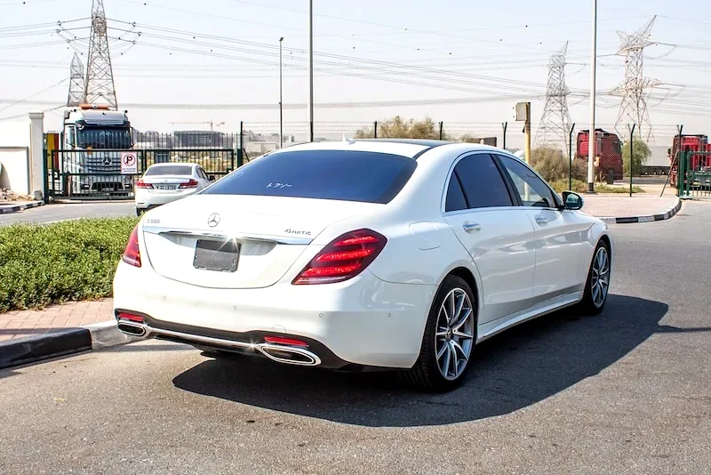 2019 - S560 AMG - خيارات كاملة - قيادة منخفضة - داخلي أسود - حالة ممتازة - فقط 57,000 كم63176168472321113