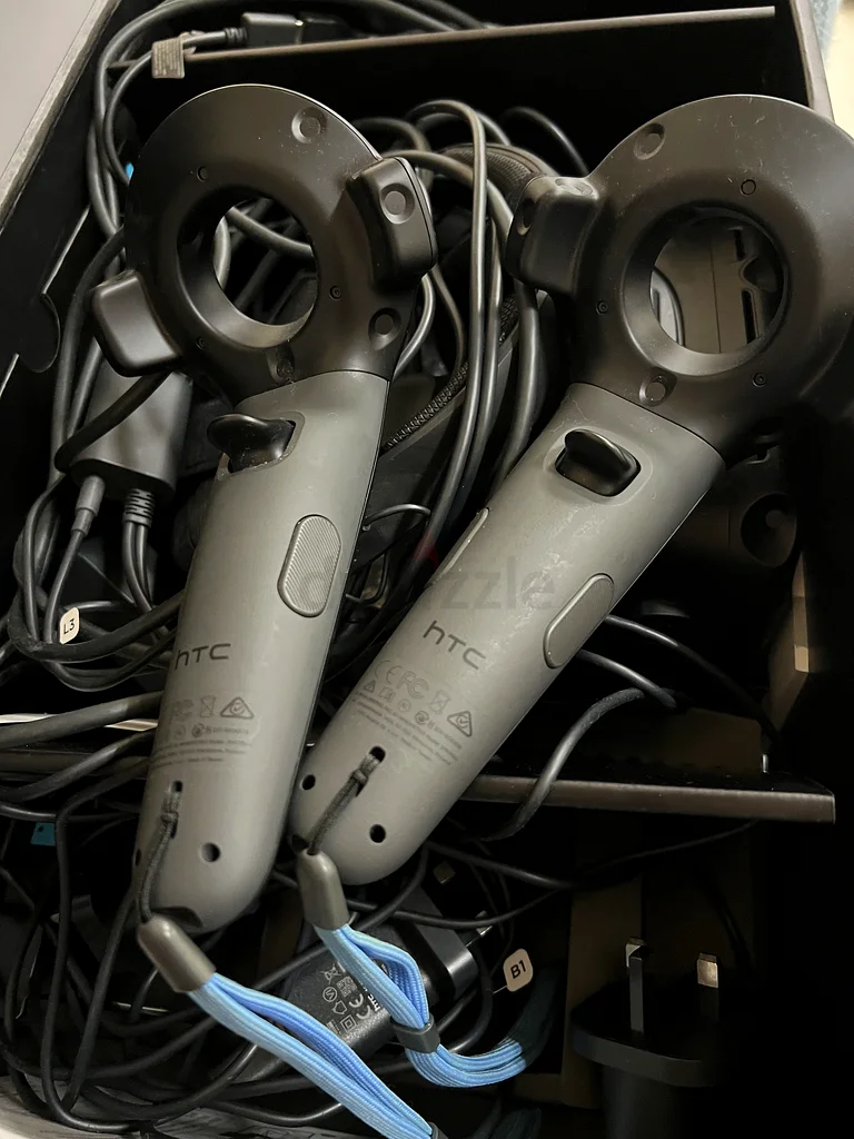 سماعة رأس HTC Vive VR PRO مع الملحقات - اغمر نفسك في واقع جديد!63261271376257112